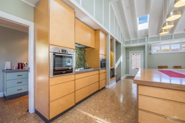 Photo of property in 25 Hinau Street, Woburn, Lower Hutt, 5010