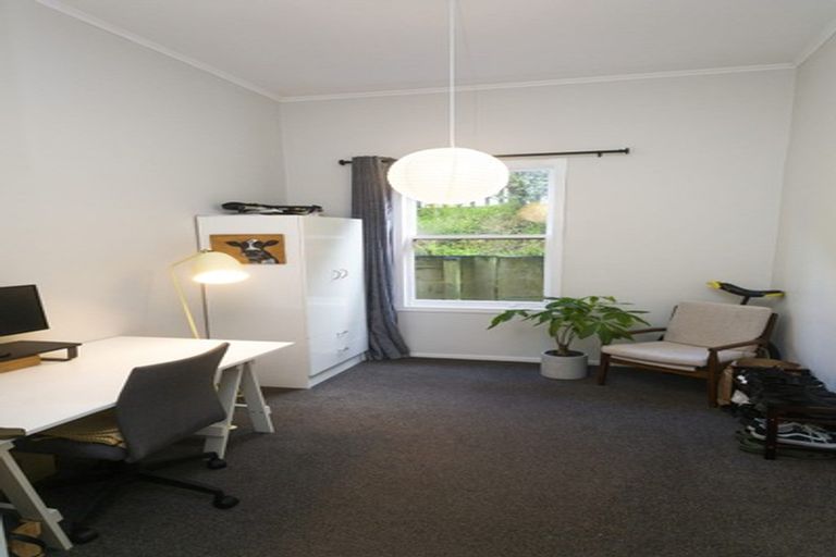 Photo of property in 39 Todman Street, Brooklyn, Wellington, 6021