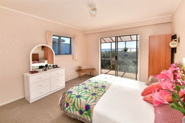 Photo of property in 8 Kathy Terrace, Stanmore Bay, Whangaparaoa, 0932