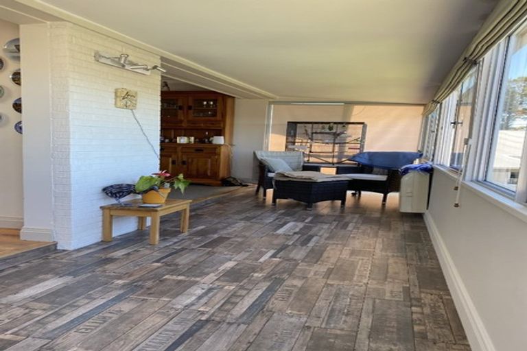 Photo of property in 10 Robin Lane, Browns Bay, Auckland, 0630