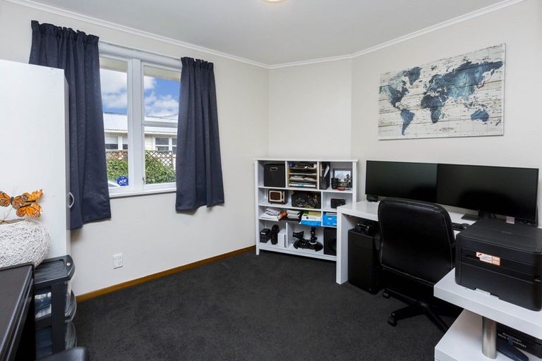 Photo of property in 9 Oregon Drive, Maoribank, Upper Hutt, 5018
