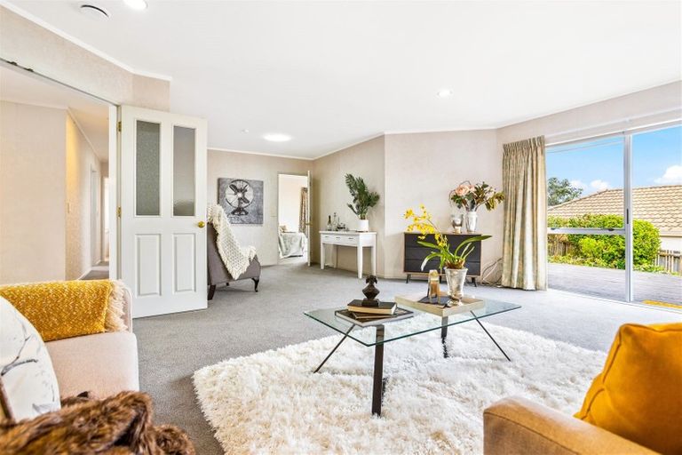 Photo of property in 1 Picasso Drive, West Harbour, Auckland, 0618