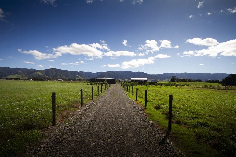 Photo of property in 490 Maharahara Road, Dannevirke, 4972