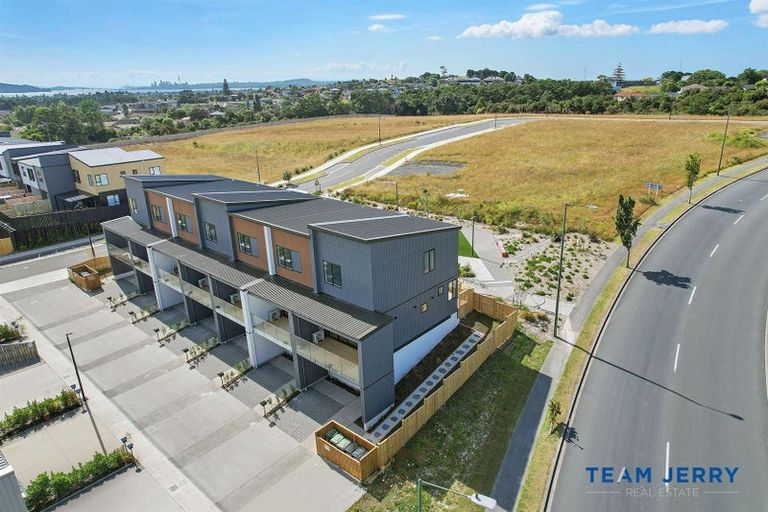 Photo of property in 1 Heketara Way, Massey, Auckland, 0614