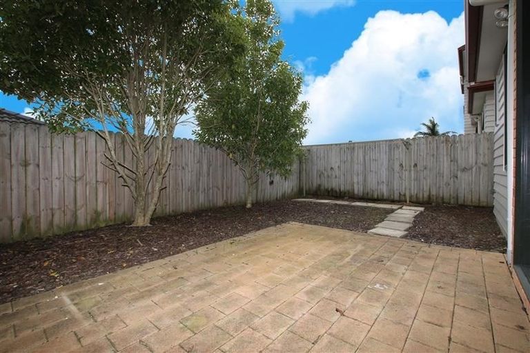 Photo of property in 24/22 Northcross Drive, Oteha, Auckland, 0632