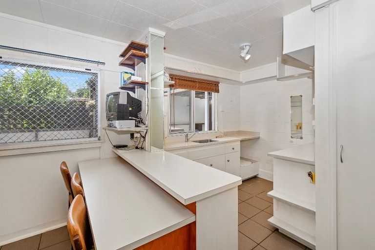 Photo of property in 30 Mountain Road, Henderson Valley, Auckland, 0612
