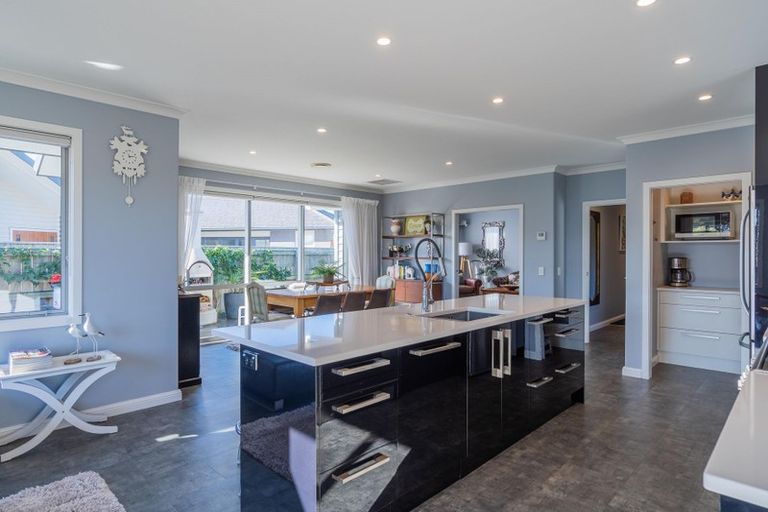 Photo of property in 9 Bridford Way, Paraparaumu, 5032