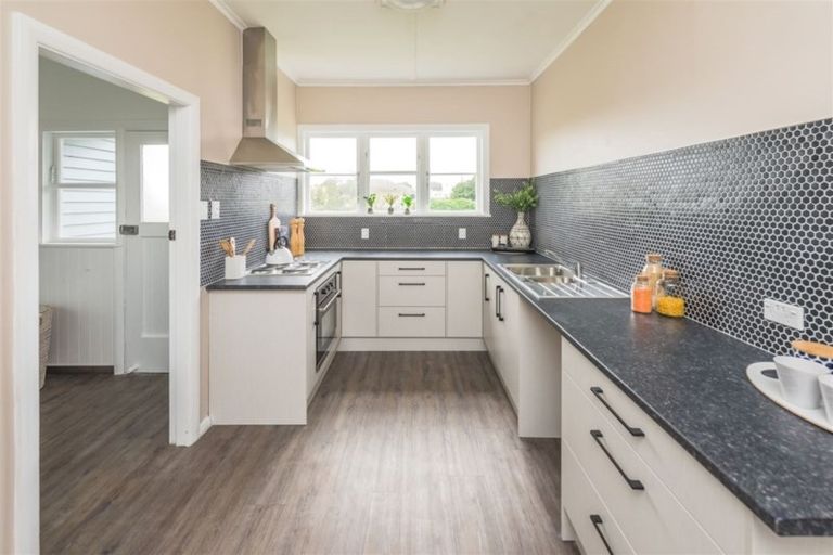 Photo of property in 24 Swiss Avenue, Gonville, Whanganui, 4501