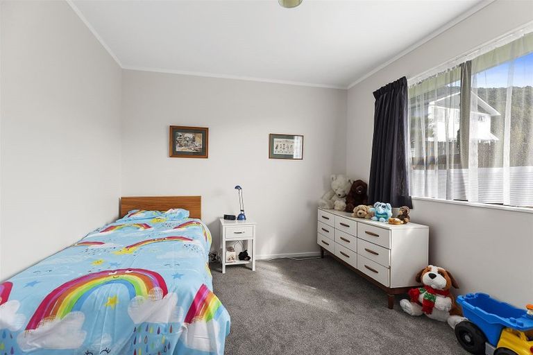 Photo of property in 9 Brasenose Place, Tawa, Wellington, 5028