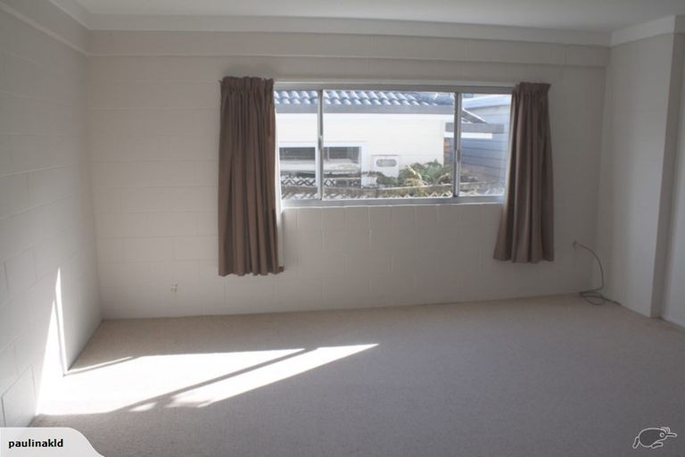 Photo of property in 2/90 East Coast Road, Milford, Auckland, 0620