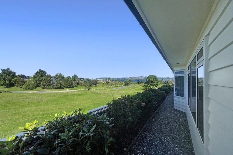 Photo of property in 5 Pukenamu Road, Rainbow Point, Taupo, 3330