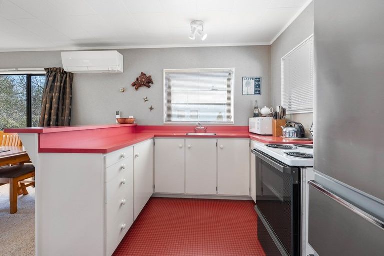 Photo of property in 6 Gibbs Place, Kinloch, Taupo, 3377