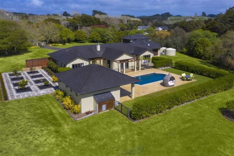 Photo of property in 1030 Peak Road, Helensville, 0875
