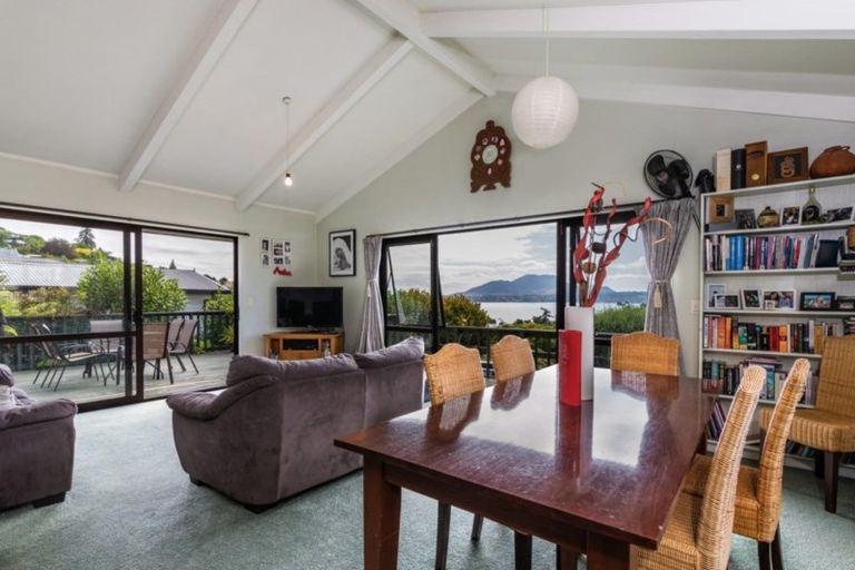 Photo of property in 1 Ewing Grove, Acacia Bay, Taupo, 3330