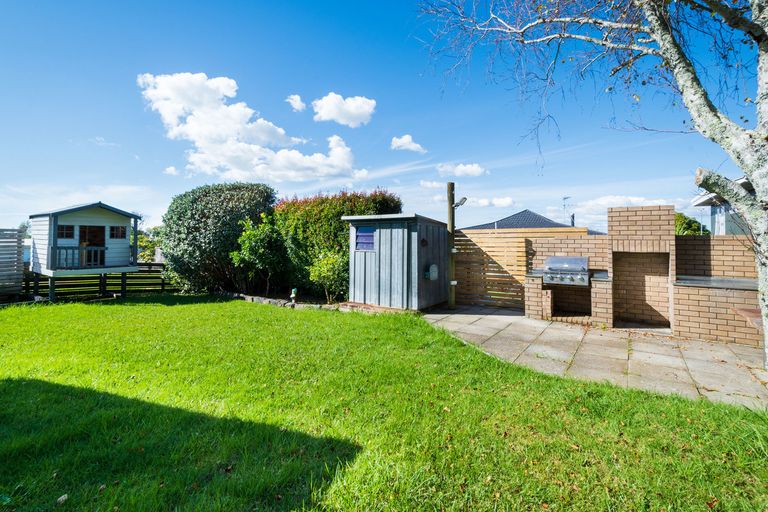 Photo of property in 21 Hepburn Road, Glendene, Auckland, 0602