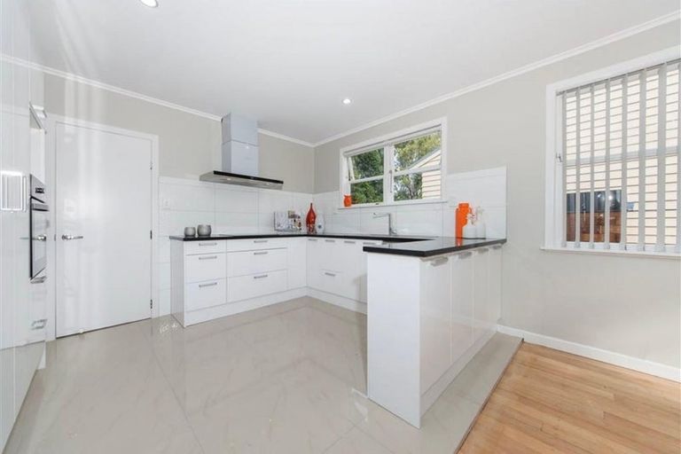 Photo of property in 4 Kelkirk Street, Kelston, Auckland, 0602