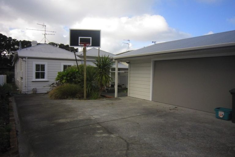 Photo of property in 52 Kilbirnie Crescent, Kilbirnie, Wellington, 6022