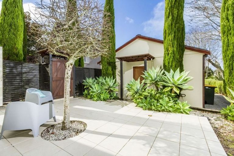 Photo of property in 72b Parr Terrace, Castor Bay, Auckland, 0620