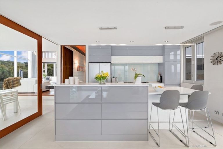 Photo of property in 21 Bendigo Grove, Newlands, Wellington, 6037