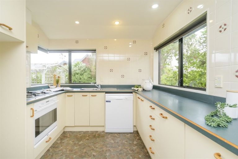 Photo of property in 127 Summerhill Drive, Fitzherbert, Palmerston North, 4410