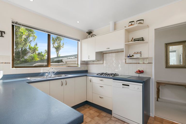 Photo of property in 13a Norton Park Avenue, Fairfield, Lower Hutt, 5011