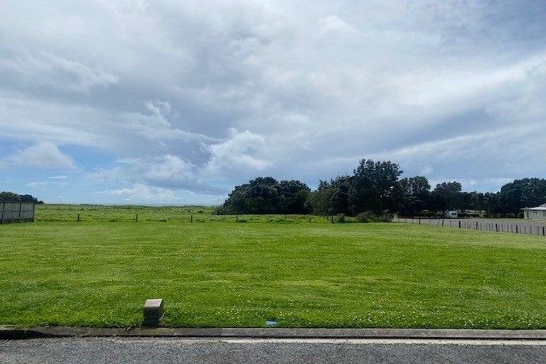 Photo of property in 25c Dolphin Parade, Bell Block, New Plymouth, 4312