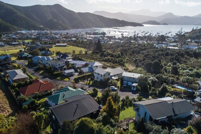 Photo of property in 9 Matai Place, Waikawa, Picton, 7220