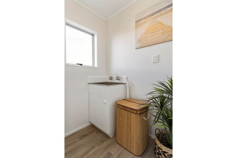 Photo of property in 2/22 Tamworth Close, Manurewa, Auckland, 2102