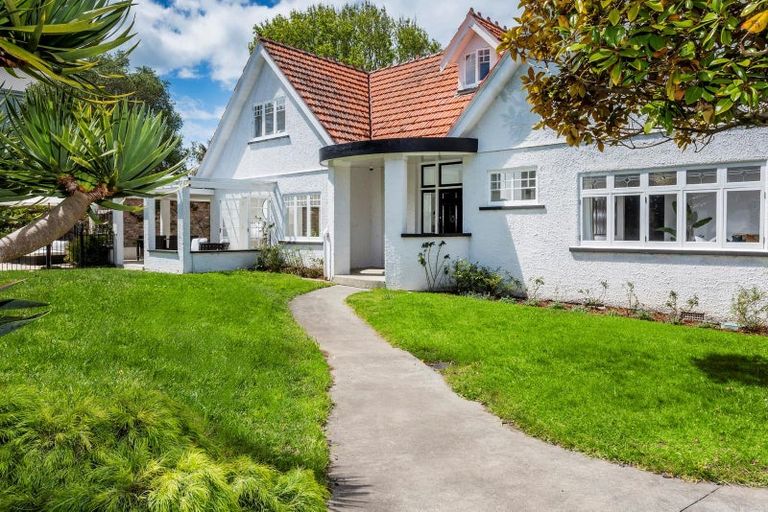 Photo of property in 1 Ascot Avenue, Narrow Neck, Auckland, 0624