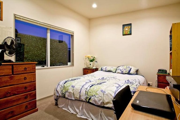 Photo of property in 15a Sycamore Drive, Sunnynook, Auckland, 0620