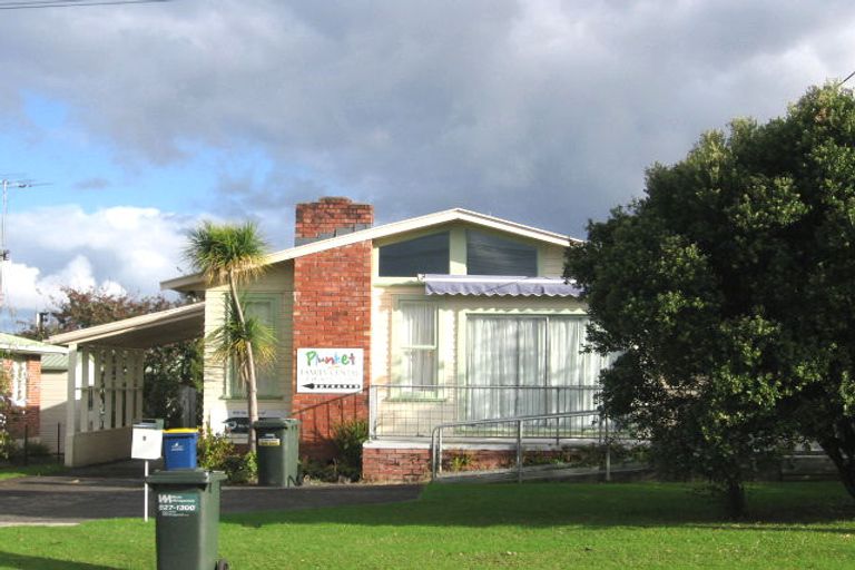 Photo of property in 5 Woodford Avenue, Henderson, Auckland, 0610