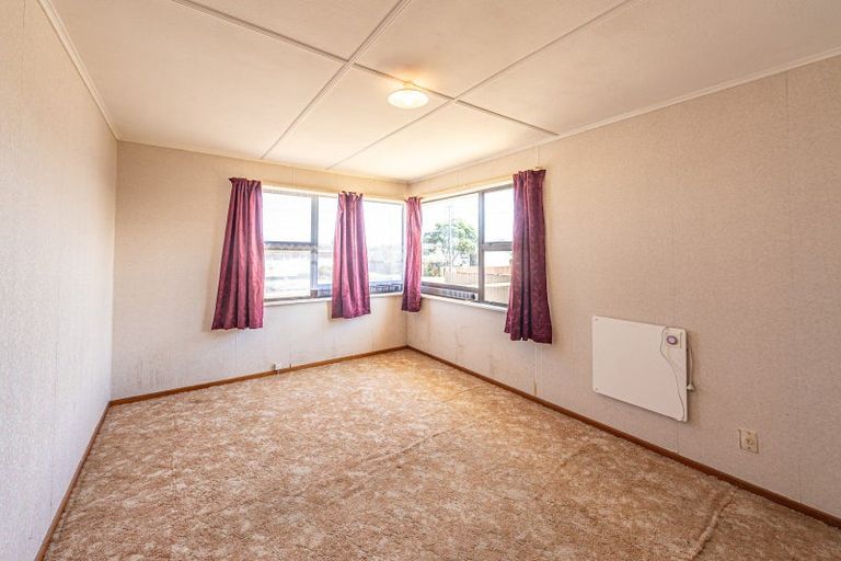 Photo of property in 6 Omori Place, Castlecliff, Whanganui, 4501