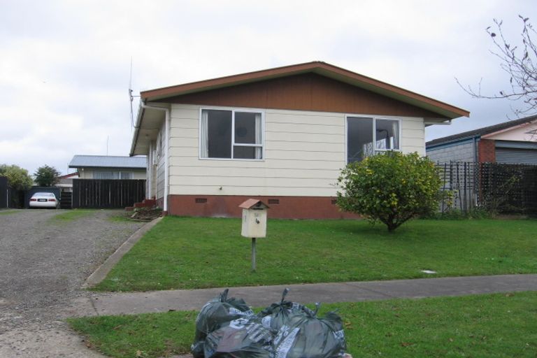 Photo of property in 4 Cumberland Place, Kelvin Grove, Palmerston North, 4414