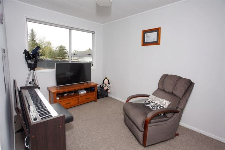 Photo of property in 16 Andelko Place, Henderson, Auckland, 0612