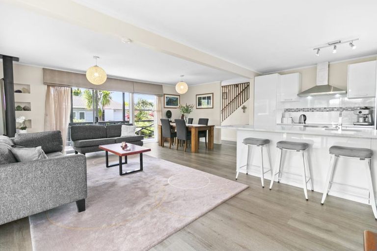 Photo of property in 2 Titiwai Place, Birkenhead, Auckland, 0626