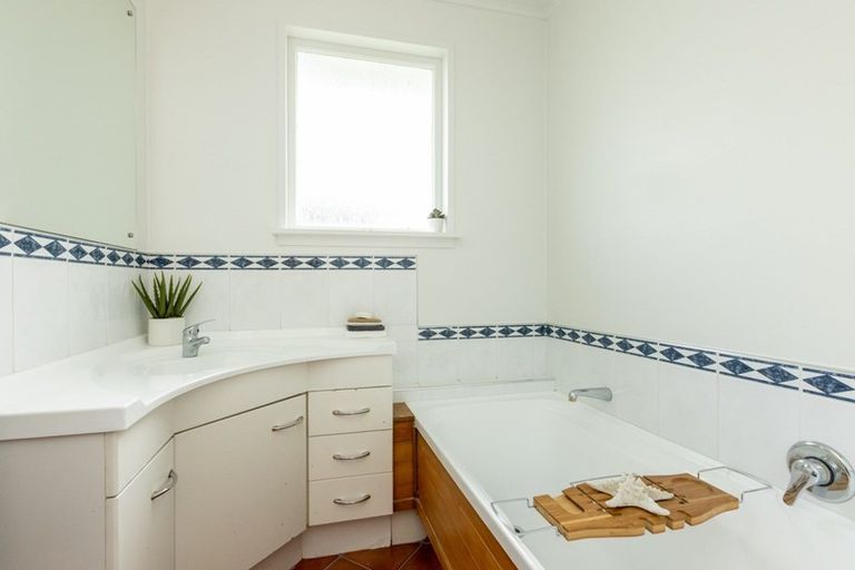 Photo of property in 47 Lichfield Crescent, Tamatea, Napier, 4112