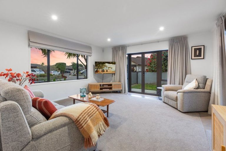 Photo of property in 8 Putaka Place, Papamoa Beach, Papamoa, 3118