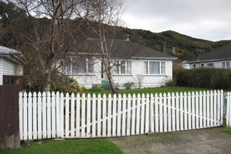 Photo of property in 201 Wellington Road, Wainuiomata, Lower Hutt, 5014