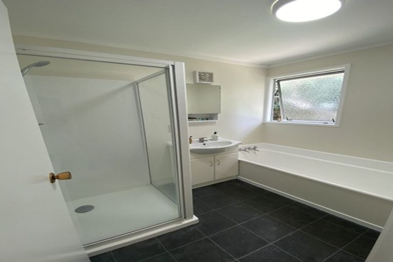 Photo of property in 42 Claverdon Drive, Massey, Auckland, 0614