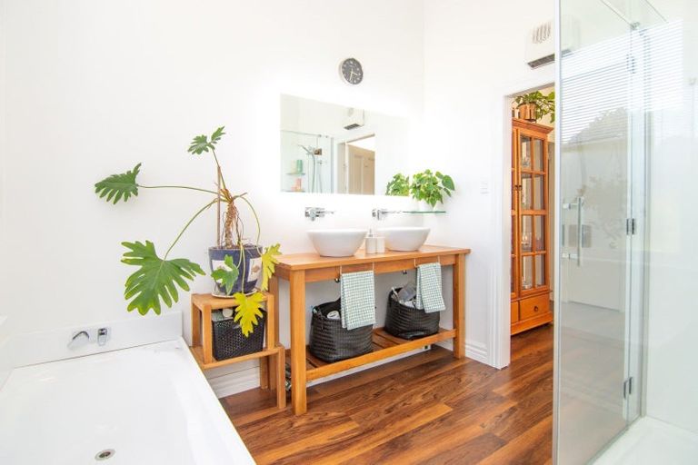 Photo of property in 11 Colombo Street, Hokowhitu, Palmerston North, 4410