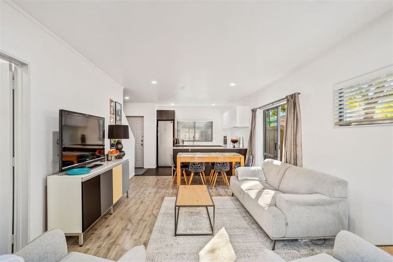 Photo of property in 15 Butia Avenue, Henderson, Auckland, 0612