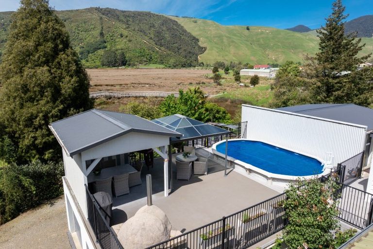 Photo of property in 30 Main Road, Havelock, 7100