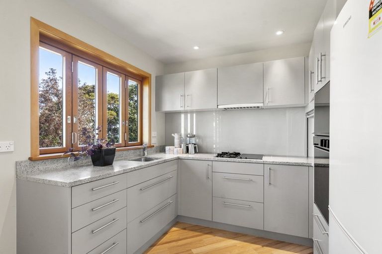 Photo of property in 104 Kauri Road, Laingholm, Auckland, 0604