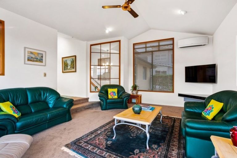 Photo of property in 1/48 Masterton Road, Rothesay Bay, Auckland, 0630