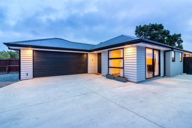 Photo of property in 165 Queenspark Drive, Parklands, Christchurch, 8083