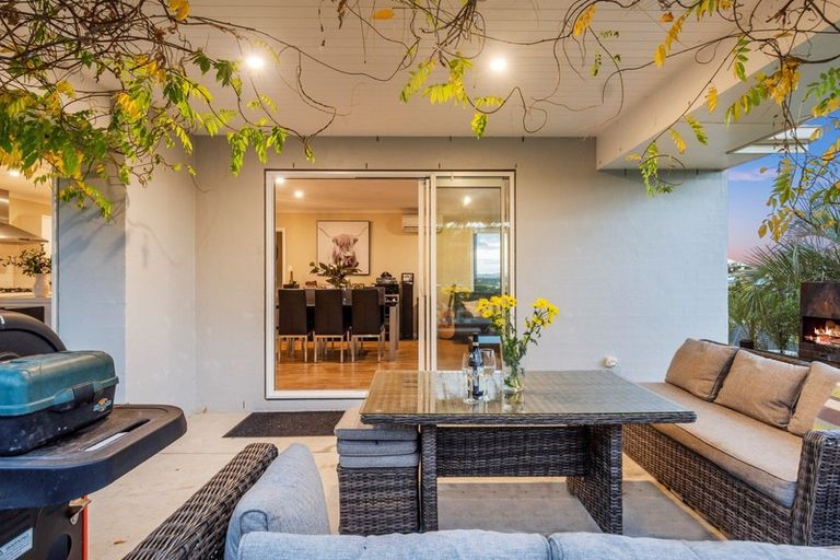 Photo of property in 10 Tralee Street, Omokoroa, 3114