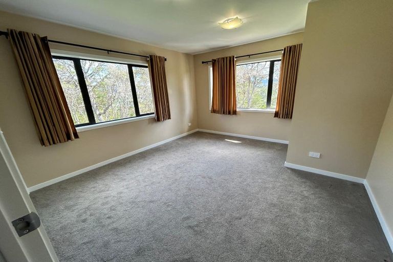 Photo of property in 300 Sturges Road, Henderson Valley, Auckland, 0612