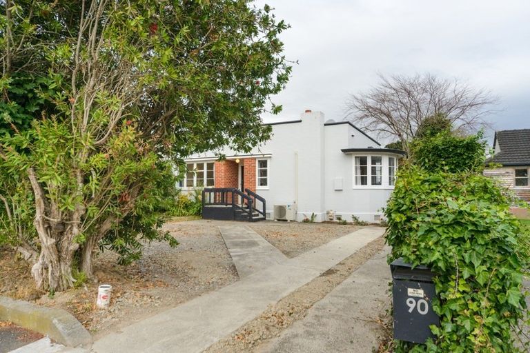 Photo of property in 90 Savage Crescent, West End, Palmerston North, 4412