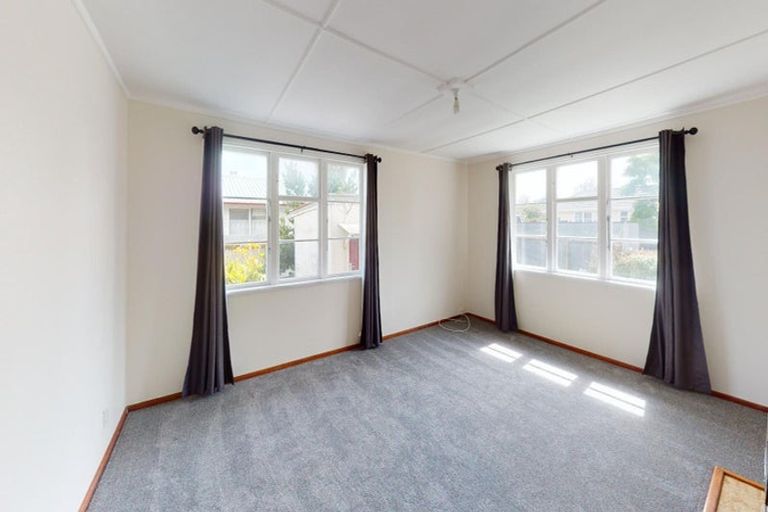 Photo of property in 643 Featherston Street, Roslyn, Palmerston North, 4414