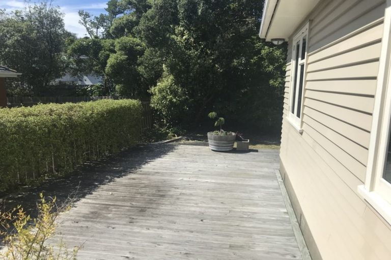 Photo of property in 60 Taylor Terrace, Tawa, Wellington, 5028